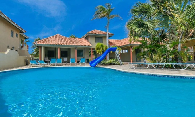 Palm Beach Condominio | Your Palm Beach Getaway: Walk to Beach & Hotels