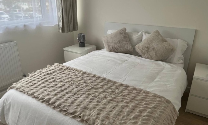 Selhurst Casa | Your perfect Croydon base- Newly renovated, Ultra convenient 2 bedroom house