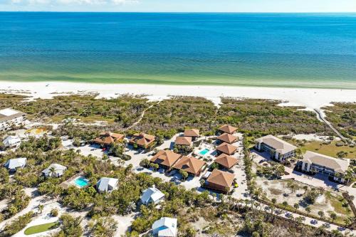 Sanibel Casa | Your Perfect Getaway Awaits - Charming Sanibel Island villa with private beach