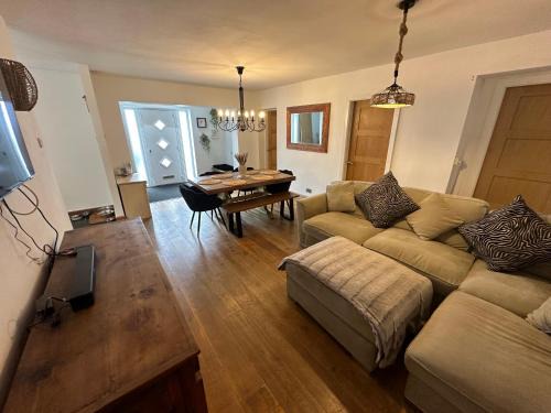 Trafford Casa | Your Perfect Getaway with Hot Tub