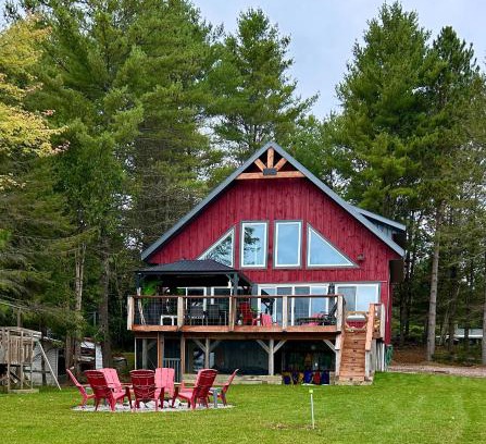 Lac-Cayamant Casa | Your perfect lakefront family getaway!