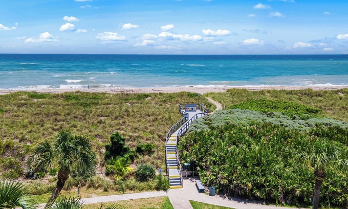Fort Pierce Casa | Your Perfect Vacation Townhome Just Steps from the Sand! - Full Amenities