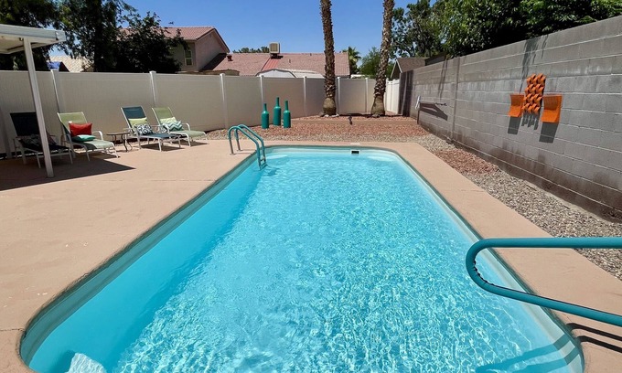 Mesquite Casa | Tu lugar en el sol! Casa tranquila, piscina privada, bañera de hidromasaje