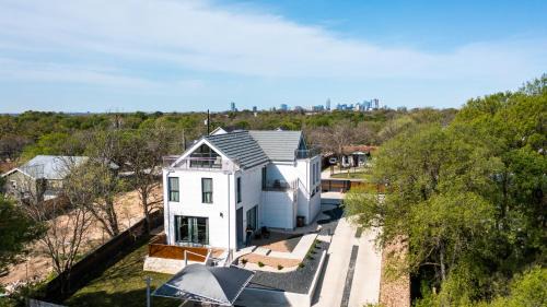 MLK Casa | Your private ACL stylish gated home minutes from the music