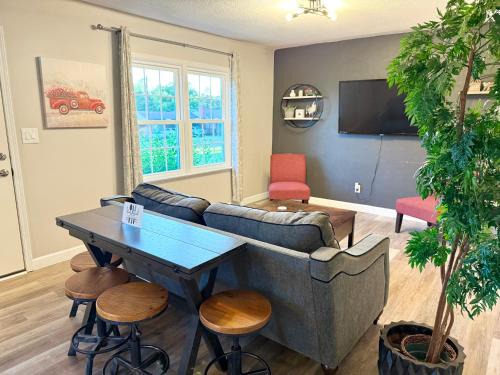 Hickory Casa | Your Private Country Base Relax & Reboot- Country Bumpkin