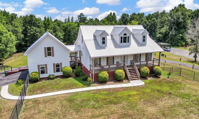 Cullman Casa | Tu Paraíso Privado con Piscina: Refugio de Lujo a Minutos del Lago Smith