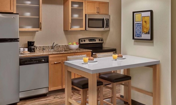 Chesterfield Apartamento | Your Relaxing Getaway Awaits! Pets Allowed, FREE Parking & Breakfast!