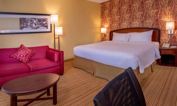 Durham Hotel | Your Relaxing Getaway Awaits! Onsite Pool, Free Parking, Pet-friendly Property