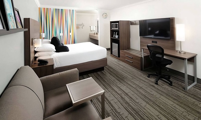 Temecula Hotel | Your Relaxing Getaway Near Old Town Temecula, Lake Skinner and Wine County!