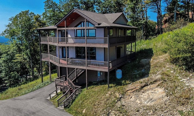 Stonebridge Cabina | August Adventures Awaits in the Carolina Mountains @ Deuces Wild