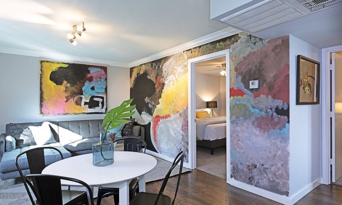 South Central Houston Apartamento | Your TMC Flats! Sleeps 36, 18BR, 9BA, 9PA