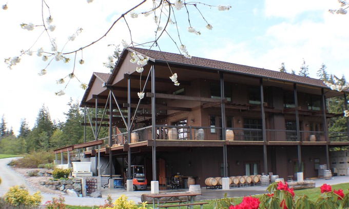 Langley Cama Y Desayuno | Your Tranquil Island Getaway Starts at COMFORTS OF WHIDBEY Winery and B&B