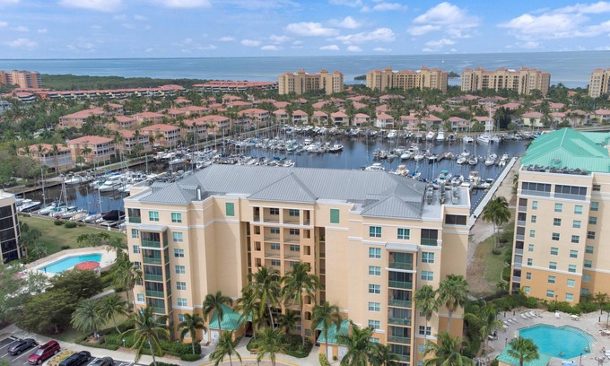 Burnt Store Marina Condominio | Your Waterfront Retreat at Burnt Store Marina