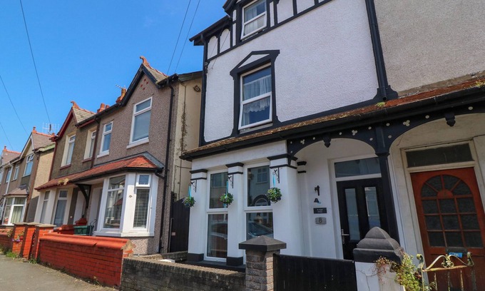 Llandudno Junction Cabaña | YR ANGOR (THE ANCHOR), pet friendly in Llandudno Junction
