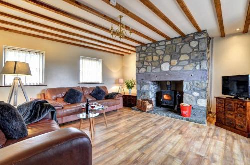 Brynrefail Casa | Yr Efail