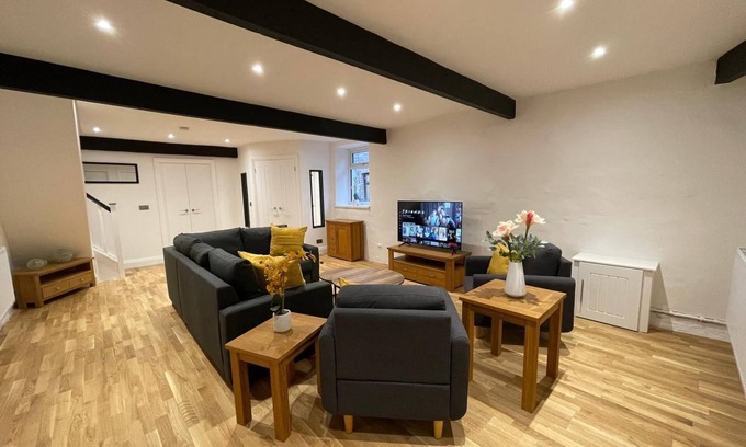 Pontypridd Casa | Yr Hen Bopty (The Old Bakery)
