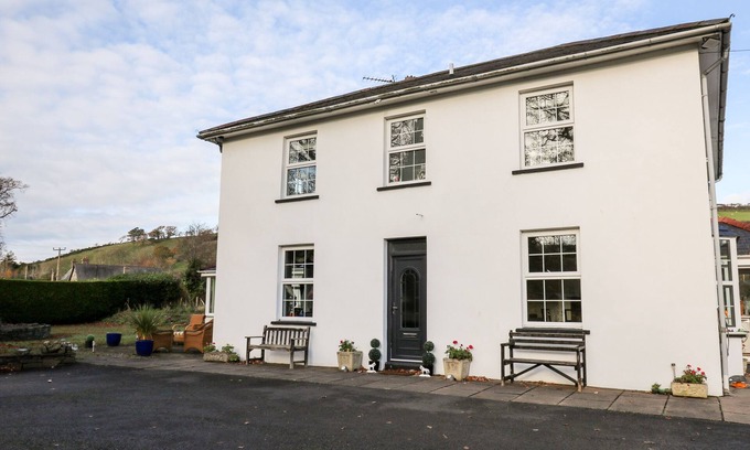Glandyfi Casa | YR HEN FICERDY, pet friendly, with a garden in Aberystwyth