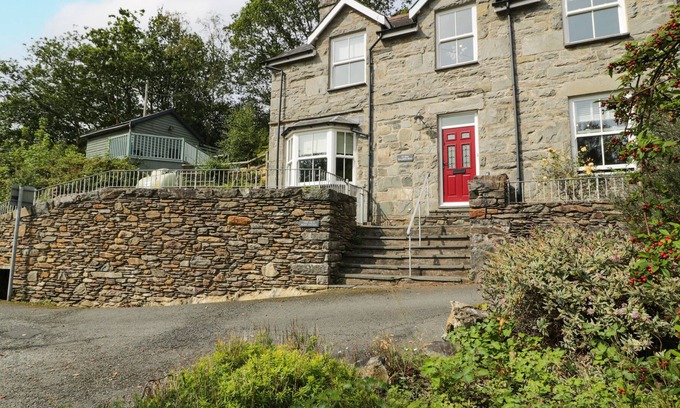 Bontddu Cabaña | YR HEN SWYDDFA BOST, family friendly, with open fire in Barmouth