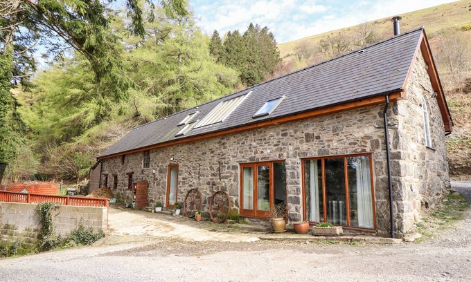 Mawddwy Cabaña | YSGUBOR CRAIG Y GRONFA, family friendly, with hot tub in Mallwyd