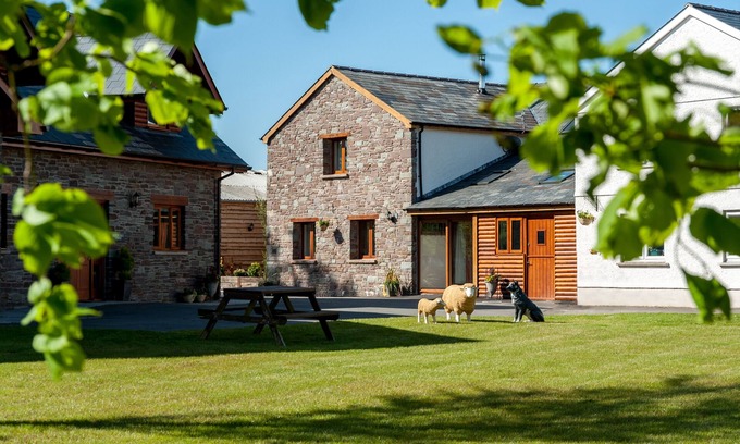 Brecon Casa | Ysgubor y Dderwen - Cuatro Habitaciones Casa, Capacidad 8