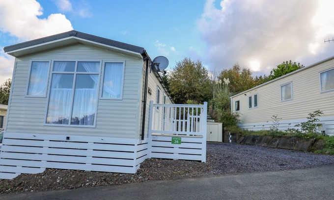 Borth Cabaña | YSTWYTH 26, pet friendly, country holiday cottage in Borth