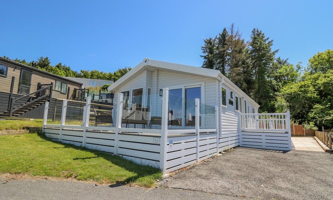 Borth Cabaña | YSTWYTH 36, family friendly, country holiday cottage in Borth