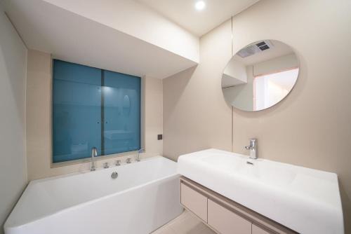 Huangpu Apartamento | Yu Garden Riverside Retreat 3BR with Latex Mattresses