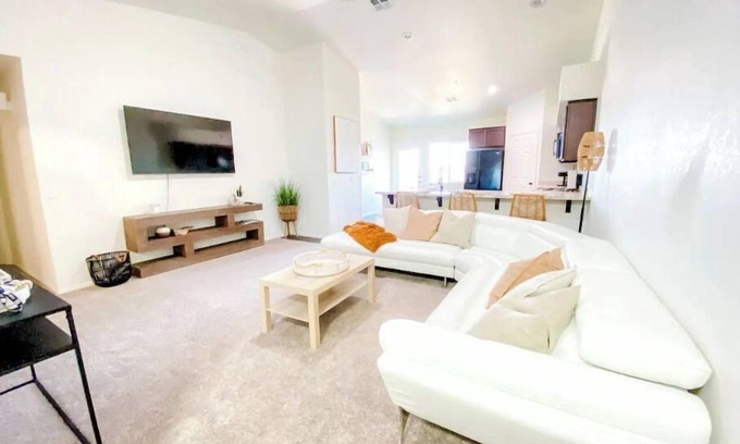 Yuma Casa | Yuma Boho/Airy 3 bedroom home with free parking