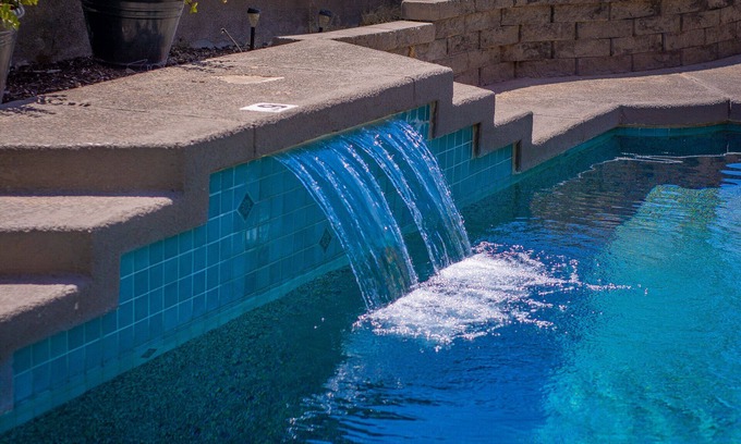 Yuma Casa | Yuma Sunshine House l 4 mi. to Col. River! POOL w/slide! Sleeps 10! 4B/2B