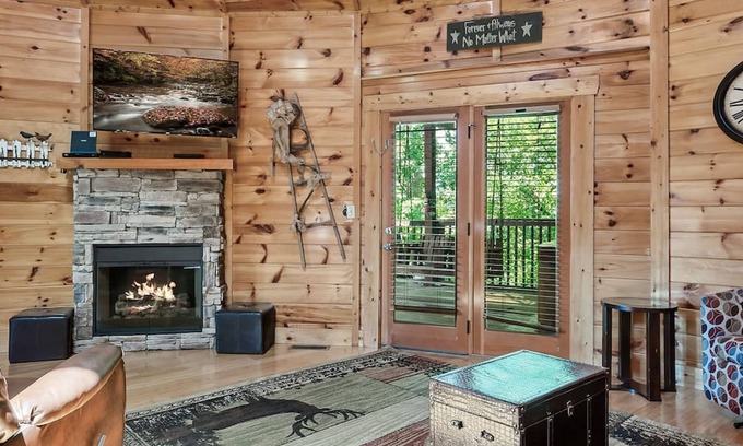 Sevierville Apartamento | Yurt I Game Room Hot Tub I Sleeps 8 I 2BR 2BA