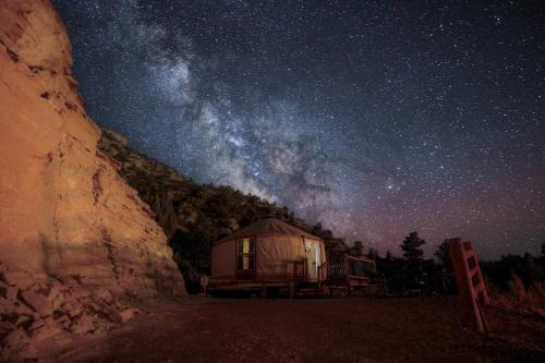 Orderville Casa | Yurt Overlook #8 with AC and Private Bath King Suite