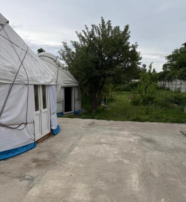 Karakol Cama Y Desayuno | Yurt stay in downtown