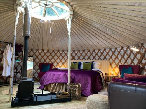 Hulme End Otro | Yurt with Hot Tub near Hartington, Peak District
