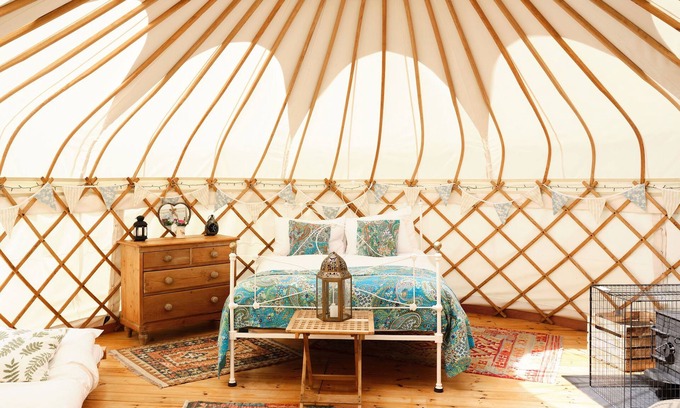 Lanteglos Cabina | Yurts Cornwall - Tremeer Farm