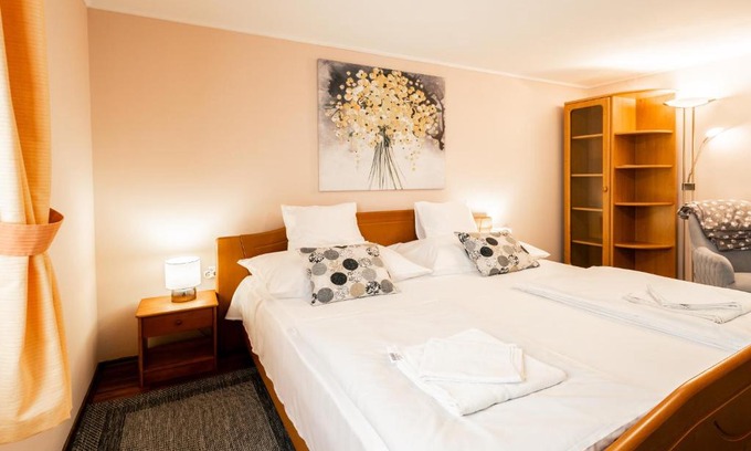 Mezokovesd Apartamento | Zöld dió Vendégház