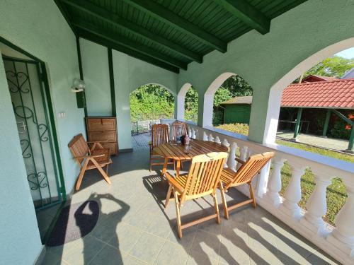 Balatonmariafurdo Apartamento | Zöldház