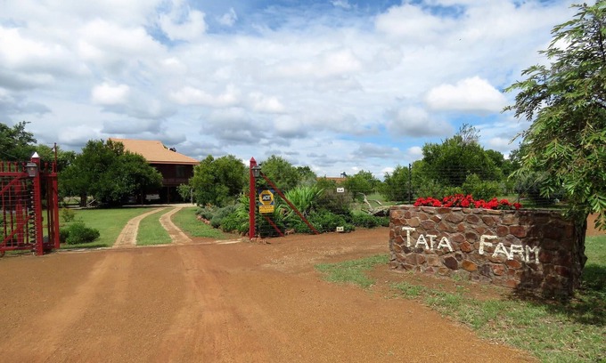 Hammanskraal Villa | Tata Farm Lodge