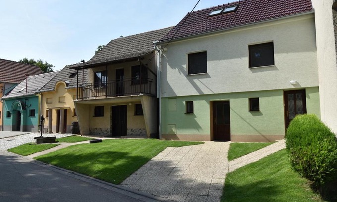 Hovorany Casa | Za kapličků