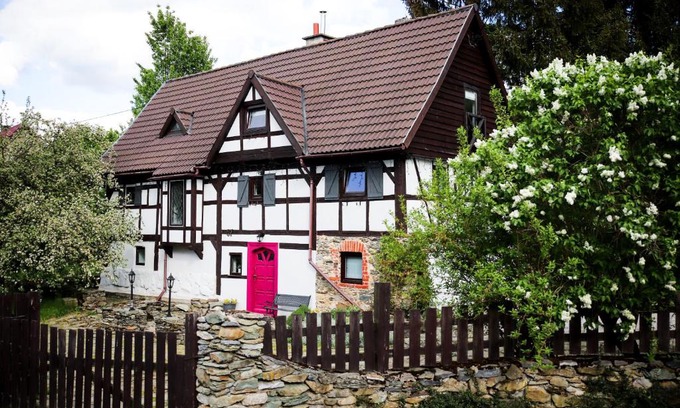 Gmina Swierzawa Casa | Za Różowymi Drzwiami