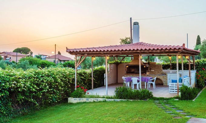 Lepreo Casa | Zacharo Casa Rosa - Seaside Garden Retreat