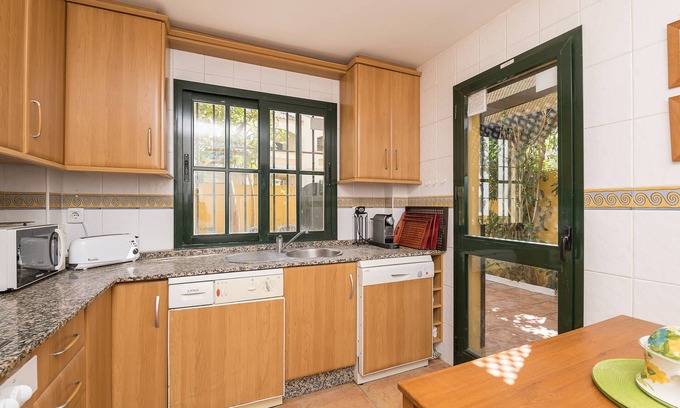 Atlanterra Chalet De Esquí | Zahara Dreams - Five Bedroom Chalet, Sleeps 10