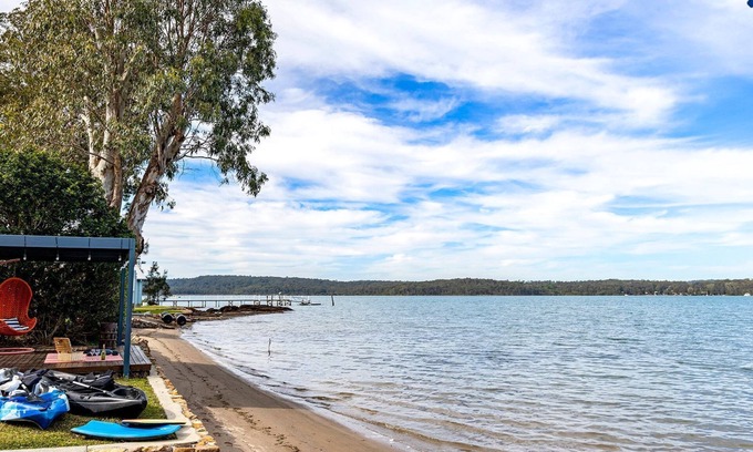 North Arm Cove Casa | Zahir’s Retreat – Stay 3, Pay 2!