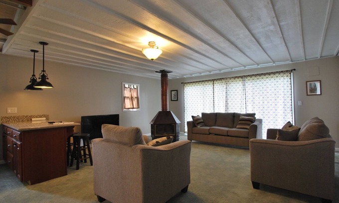 Lexington Casa | Zandale Convenience!