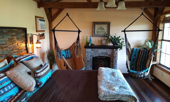 Ingram Apartamento | Zannabella BNB Scenic Sunrise Tiny Cabin includes gourmet breakfast