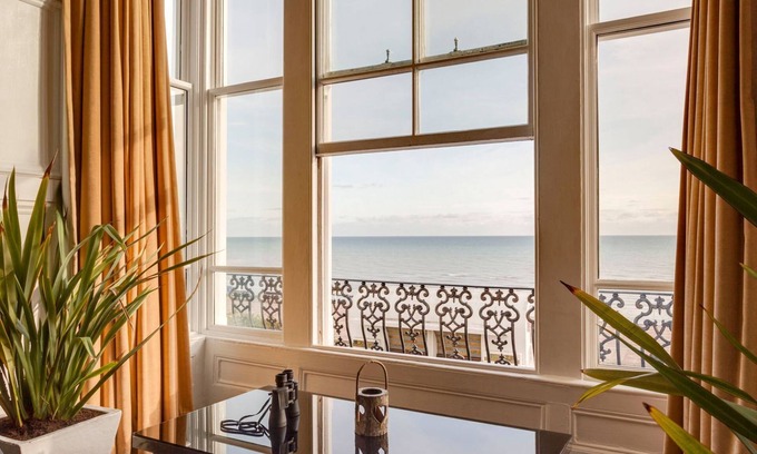 St Leonards-On-Sea Cabaña | Zanzibar Beach House