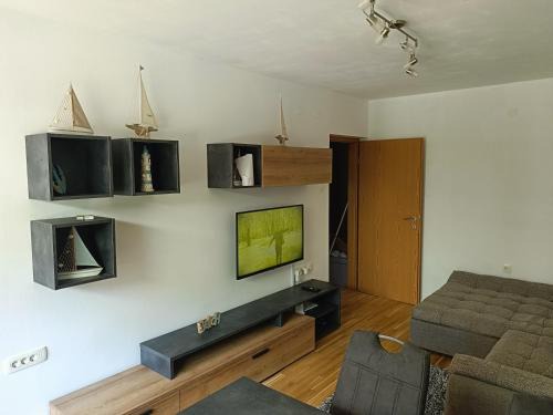 Celje Apartamento | Zasebno trosobno stanovanje s termi posteljami in dnevno sobo ločeno od kuhinje