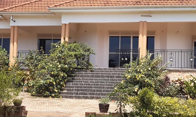 Entebbe Cama Y Desayuno | Zawes Place Kitende