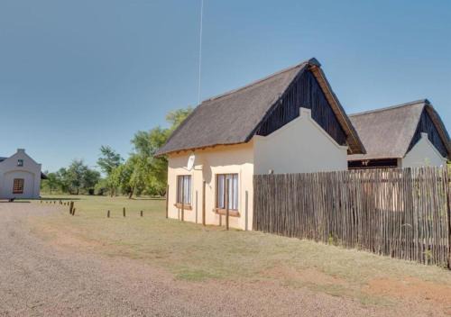 Leeupoort Casa | Zebula 1 Pela Lodge, 2-bedroom cottage