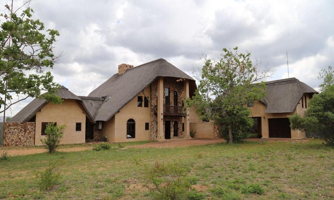 Leeupoort Casa | Zebula 7 Bedroom with Mountain Views – Z127