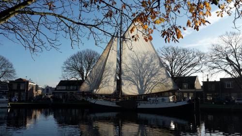 Leiden Casa | Zeilschip De Vrouw Dina